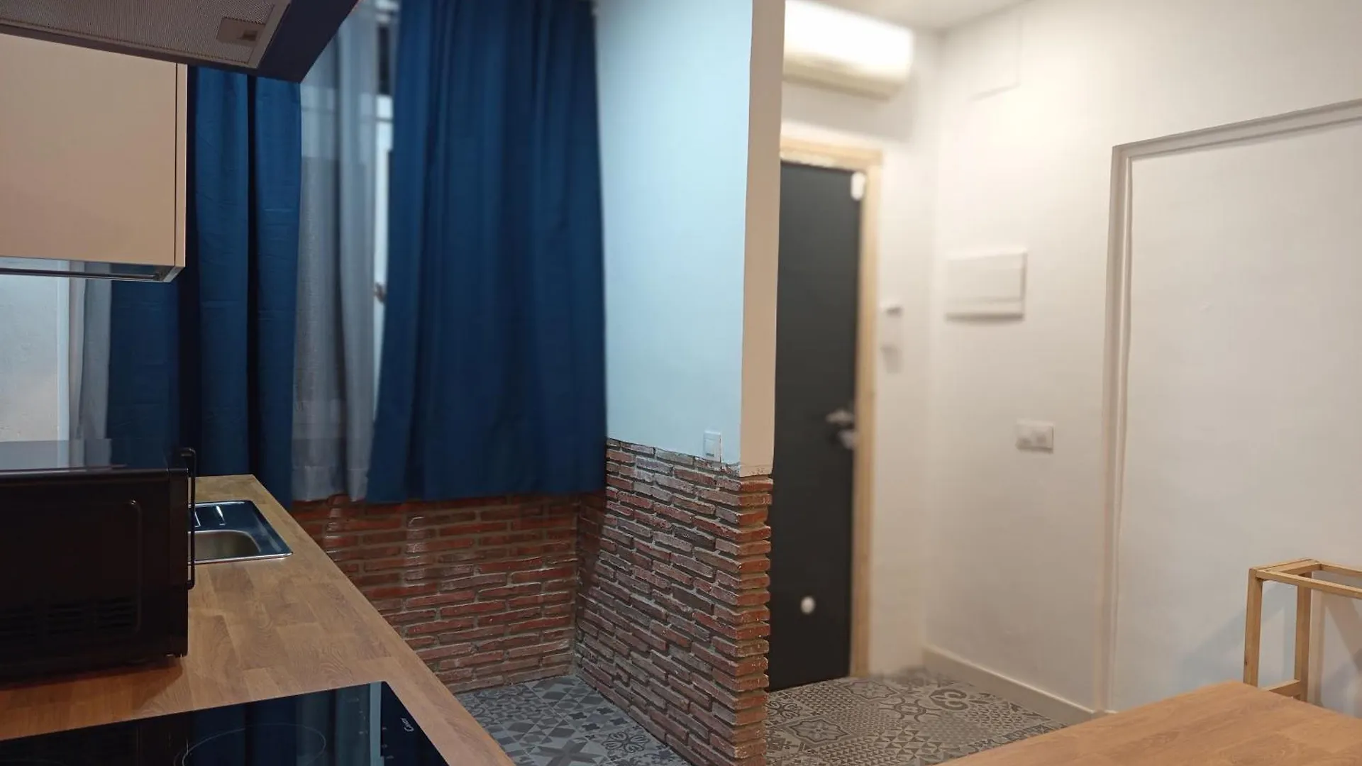 Upla - Urban Playa Luz Apartamentos マラガ 0*,  スペイン
